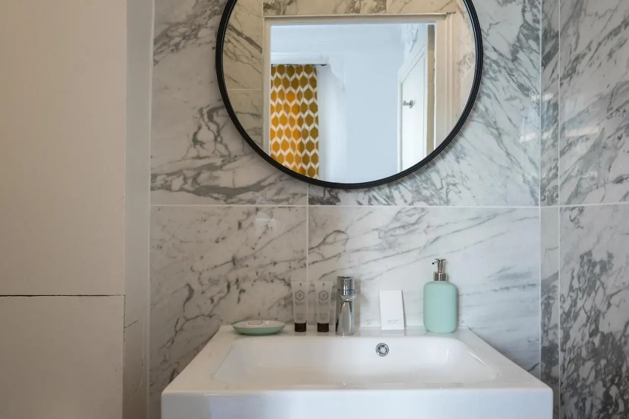 Cmg - Mozart 2 Apartment